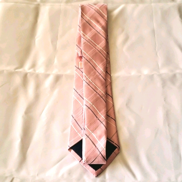 Michael Kors Pink Tie - Picture 3 of 8